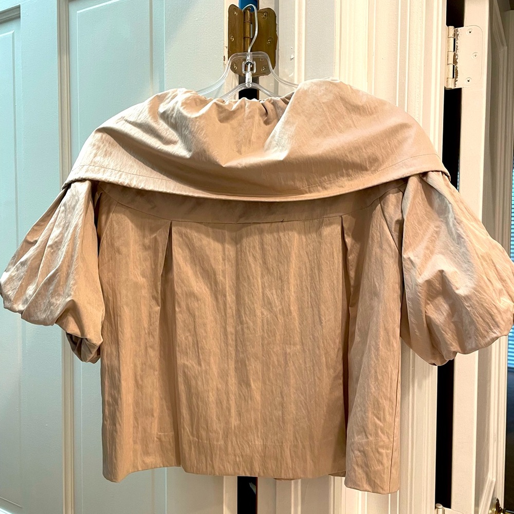 Lightweight jacket /zip front/puff sleeves …L(runs small) ..hits at waist